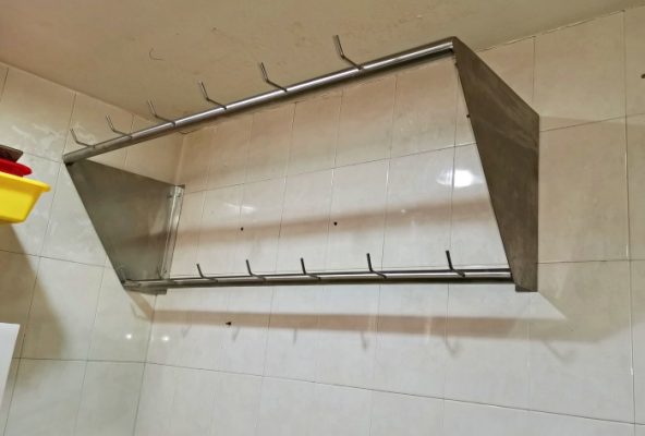 Aprende todo sobre repisas de acero inoxidable: diseños, funciones y sectores donde se utilizan