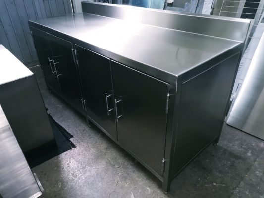 Aprende todo sobre gabinetes de acero inoxidable: usos, beneficios y modelos